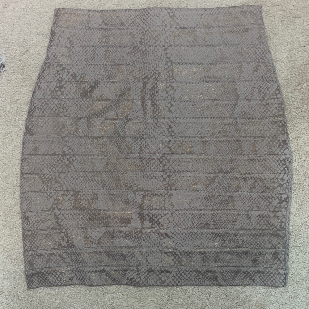 Neutral snake skin print metallic body-con Express skirt size 6